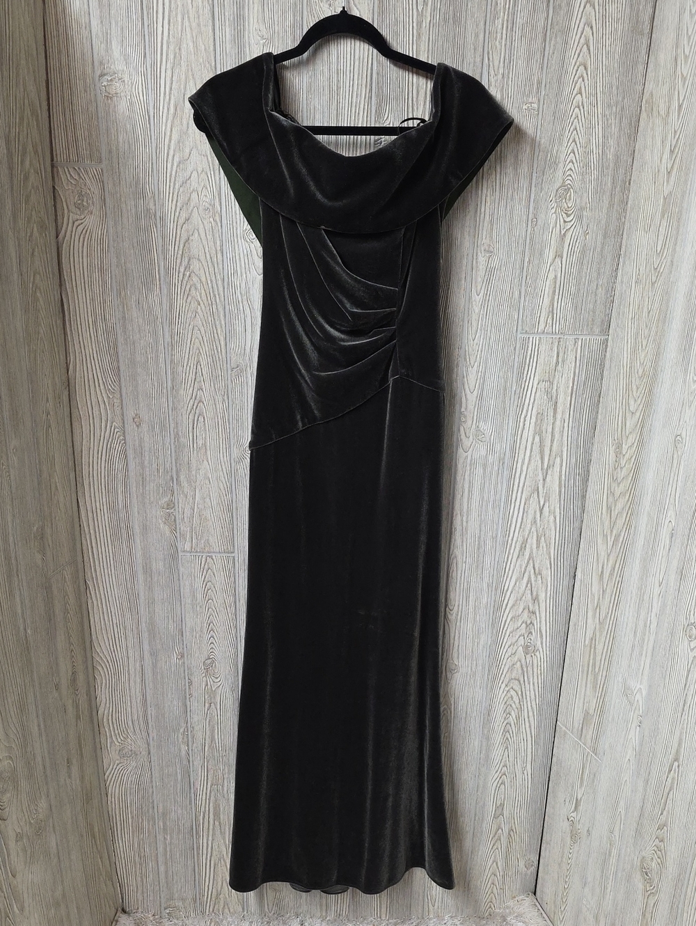 XSCAPE Off The Shoulder Velvet Green Formal Evening Dress Womens Size 6 NWT